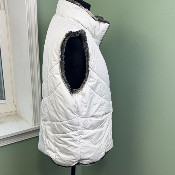 Recollections reversible white puffer/fur vest XL - Picture 7 of 12